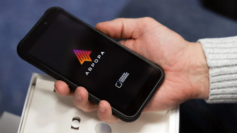 В сети магазинов «Всёсмарт» начались официальные продажи смартфонов Fplus R570E на ОС Аврора с предустановленным RuStore