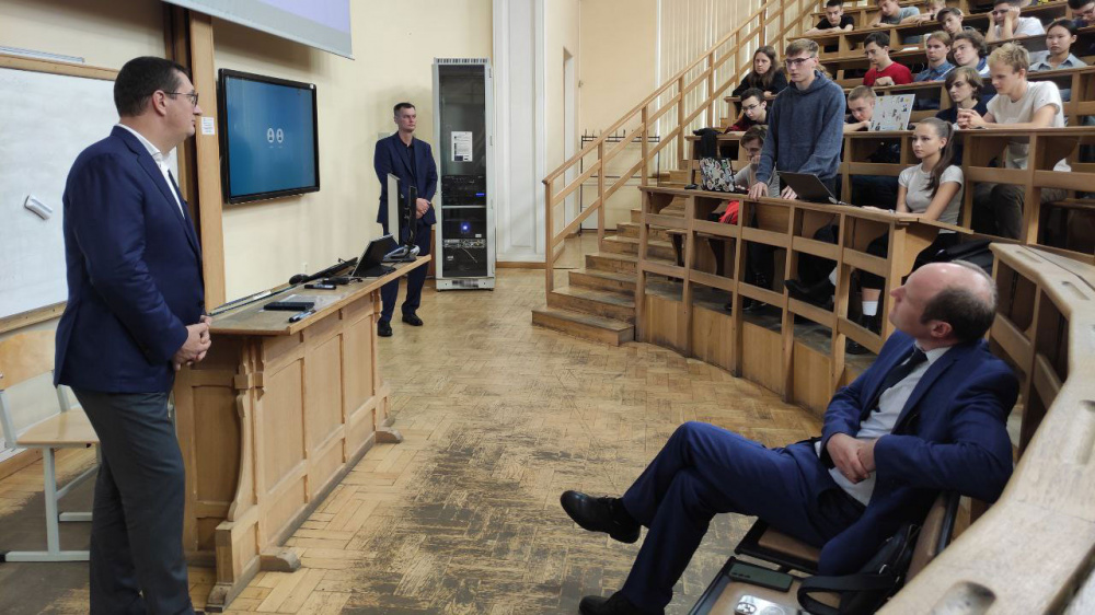 Глава Fplus Алексей Мельников рассказал об импортозамещении студентам Политеха